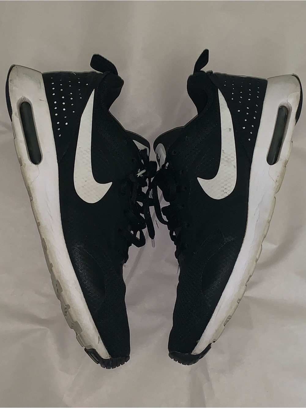 Nike Air Max Tavas Men’s Black Sneakers size 10